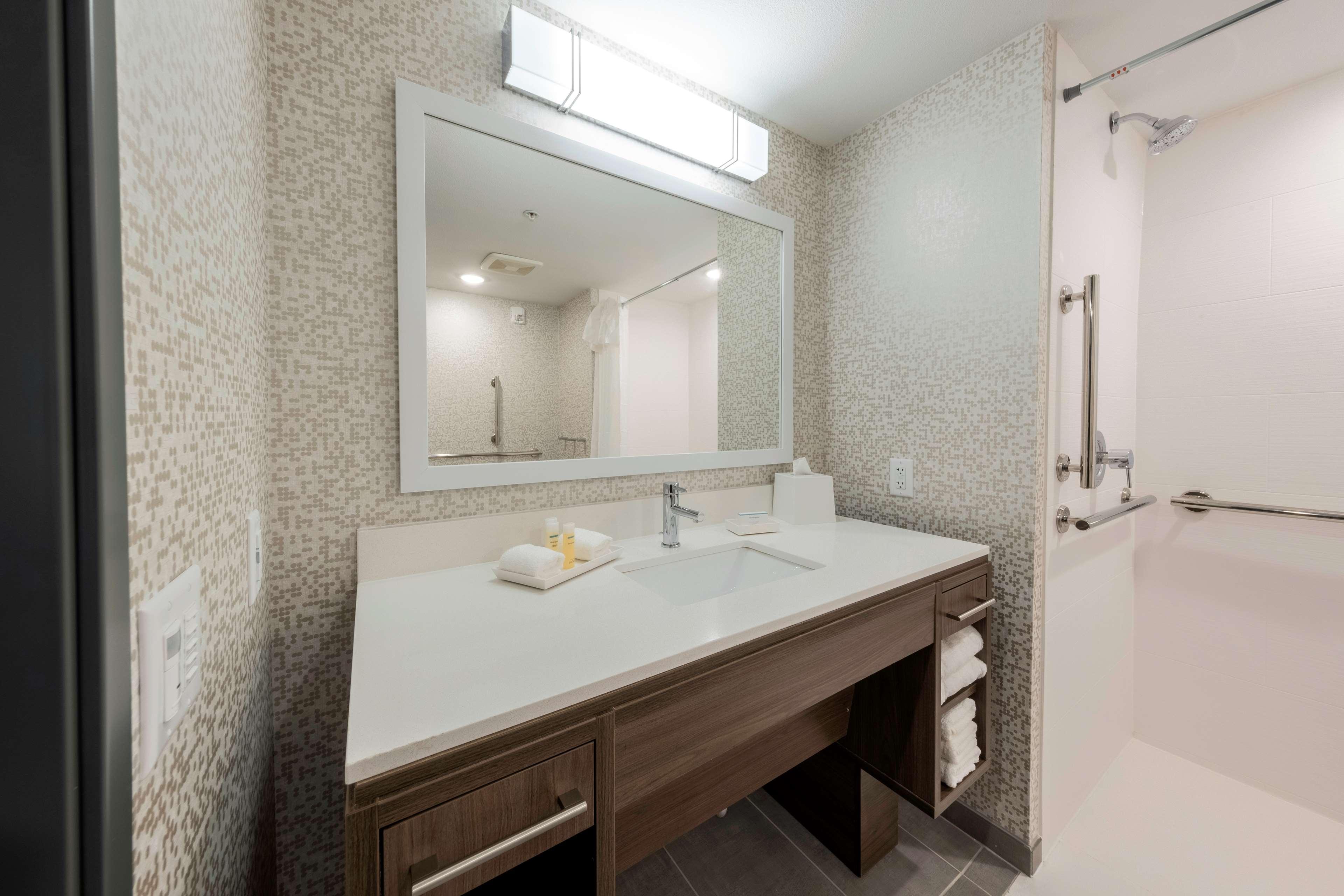 Home2 Suites By Hilton Portland Хилсборо Экстерьер фото